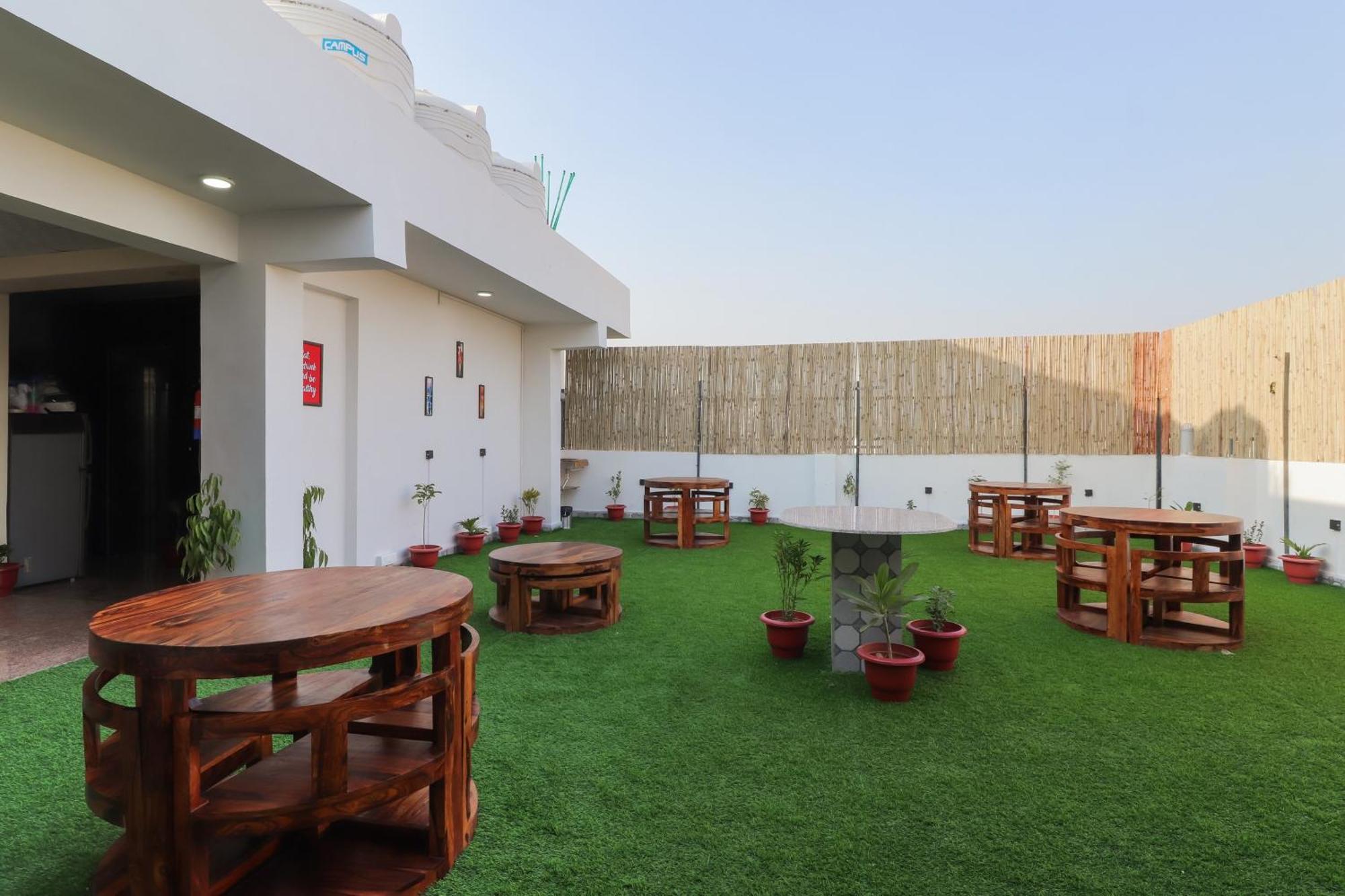 Hotel O Maharaja Gold New Delhi Exterior foto